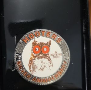 Hooters 25th Silver Anniversary Money Clip